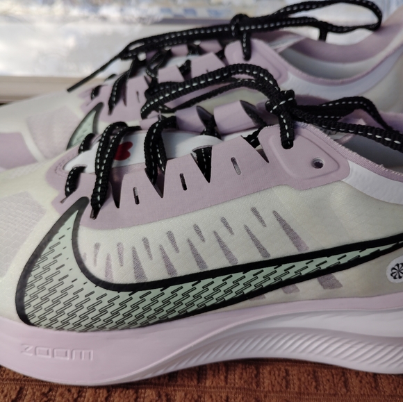 Nike "Zoom Gravity" Pistachio Frost/Lilac Running/Casual Shoes. Size 8. Excel. - Picture 2 of 10